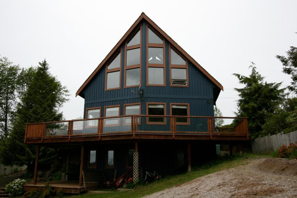 Moon And Sixpence Bed & Breakfast Ucluelet Exterior foto