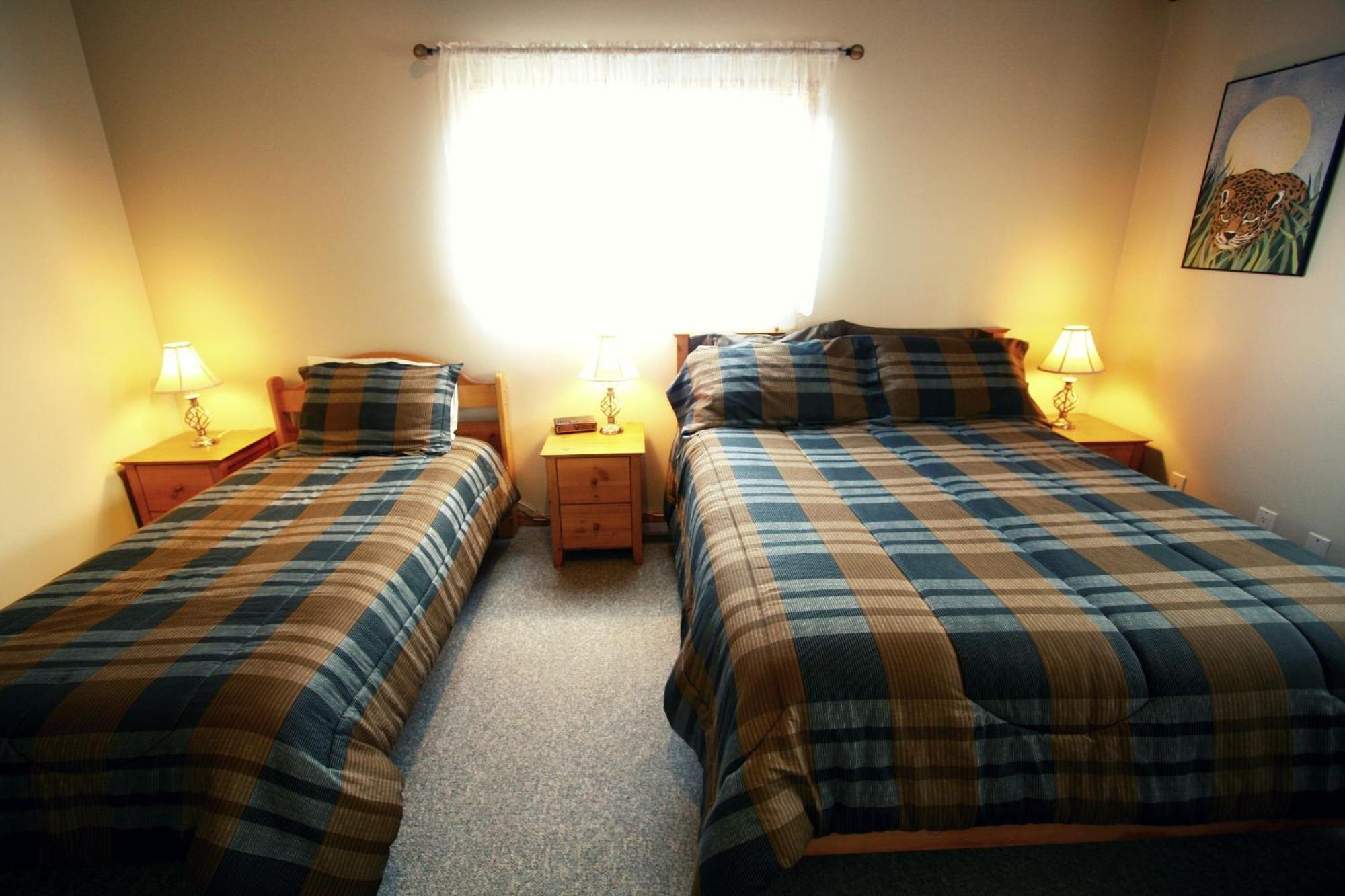 Moon And Sixpence Bed & Breakfast Ucluelet Exterior foto