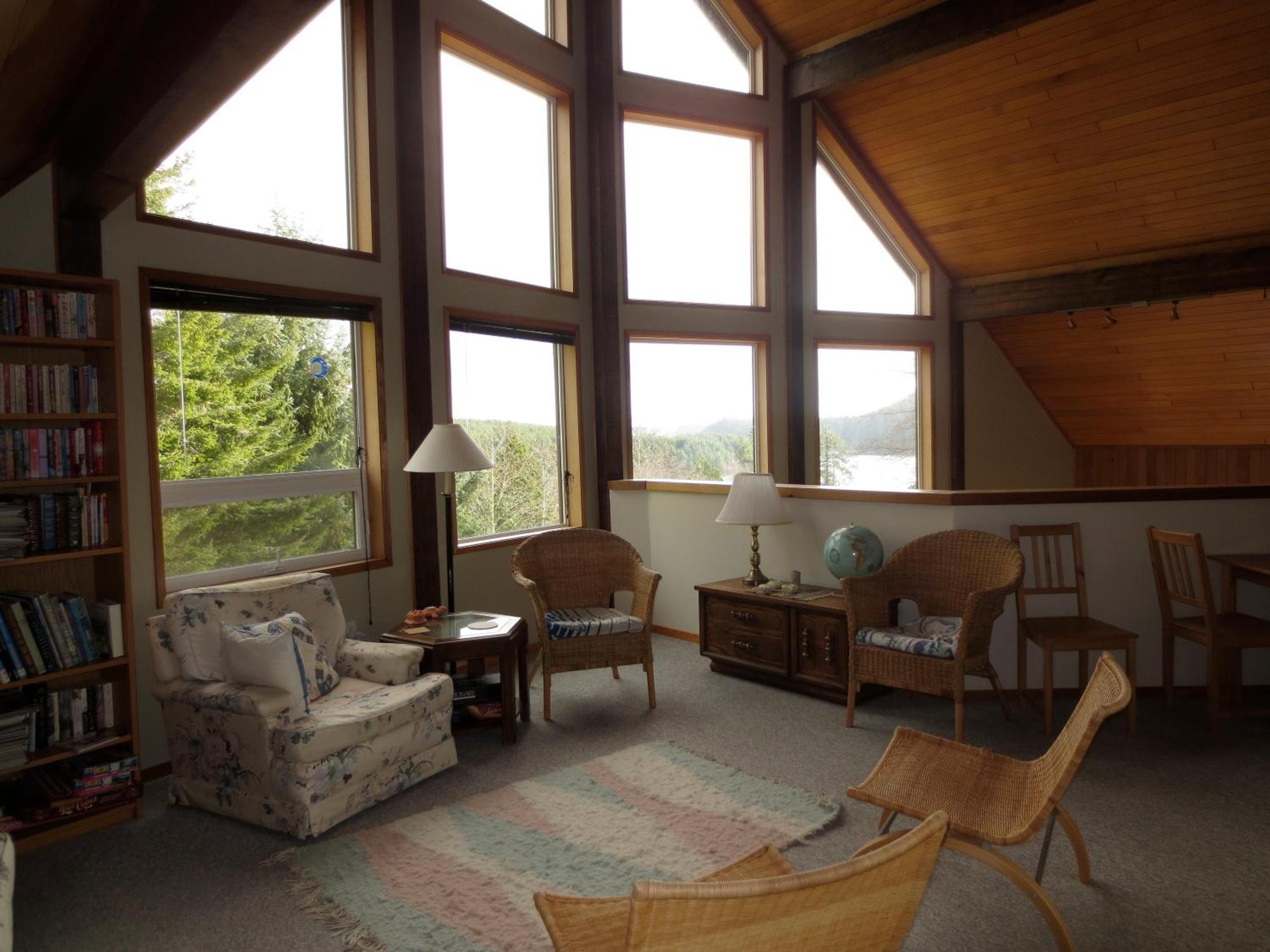 Moon And Sixpence Bed & Breakfast Ucluelet Exterior foto