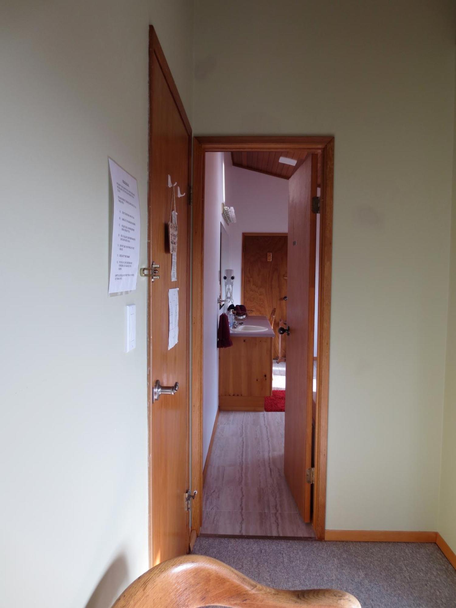 Moon And Sixpence Bed & Breakfast Ucluelet Exterior foto