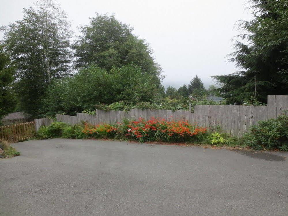 Moon And Sixpence Bed & Breakfast Ucluelet Exterior foto
